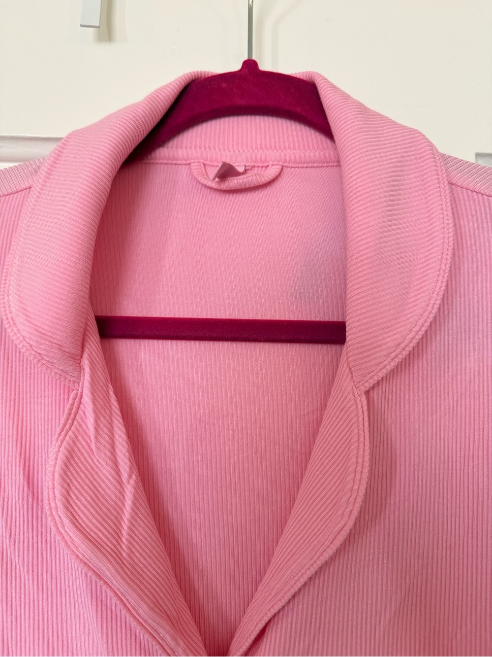 Skims soft lounge short sleeve and shorts set in bubble gum pink - Picture 2 of 4